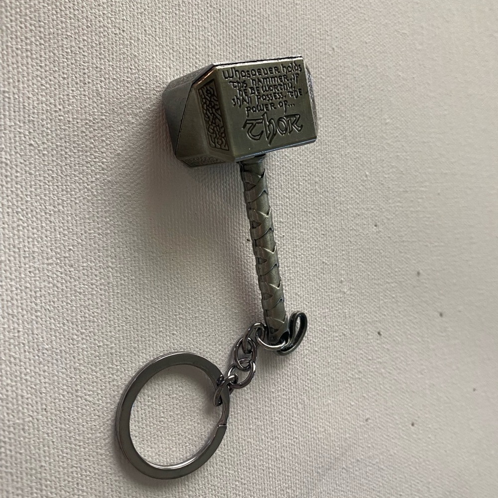 New Thor’s Mjolnir Hammer Keychain – Marvel Collectible